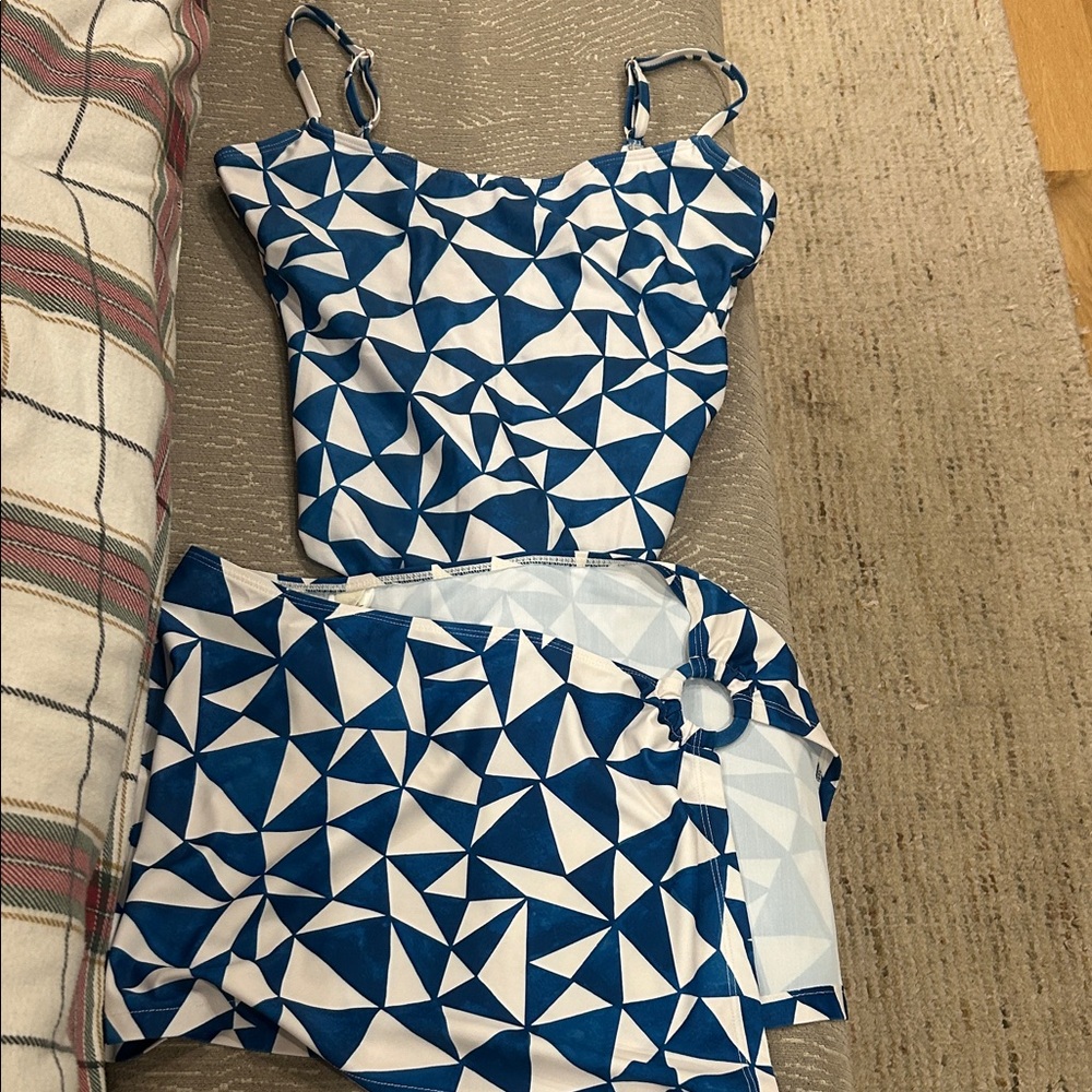 Geometric Blue/White One Piece with cover up skirt adorable/ great blue color!